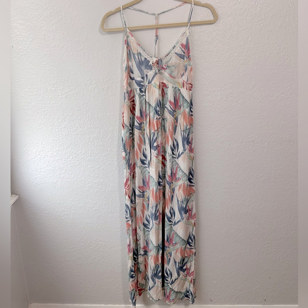 Adorable Ripcurl gauze floral maxi dress